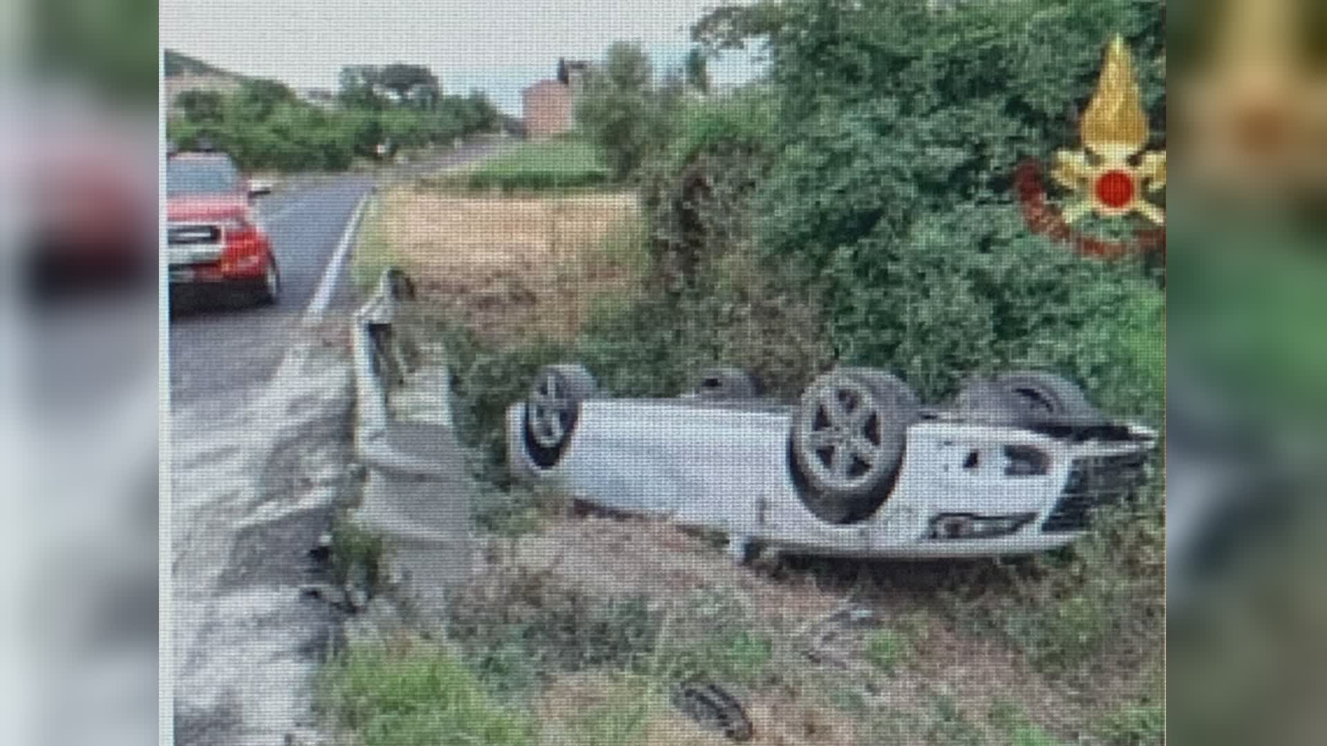 Auto ribaltata a Fossato: non era rubata, accertamenti in corso