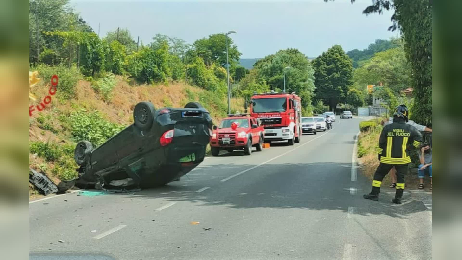 Ragazza si ribalta con l’auto. Per fortuna non riporta danni