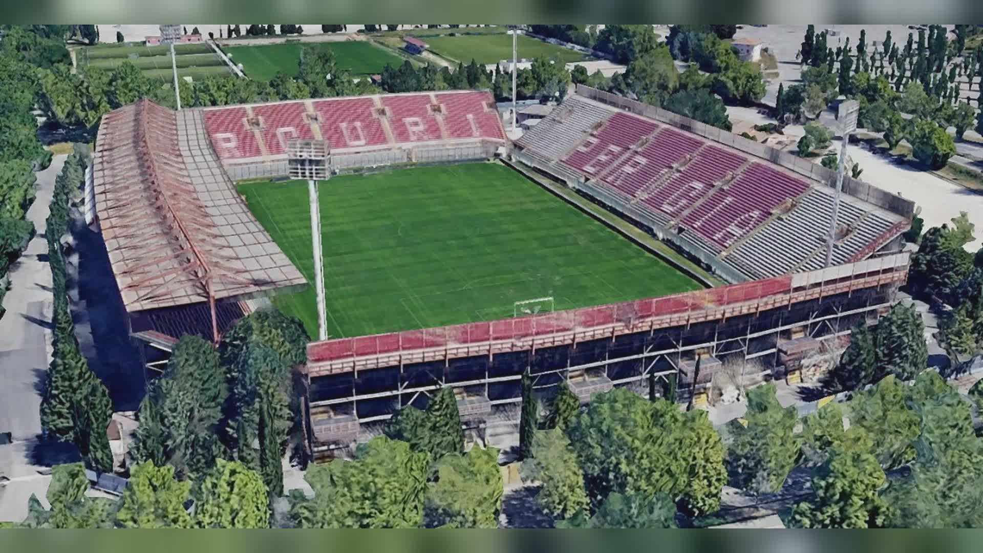 Allo stadio Curi si spostano gradoni da un settore all’altro