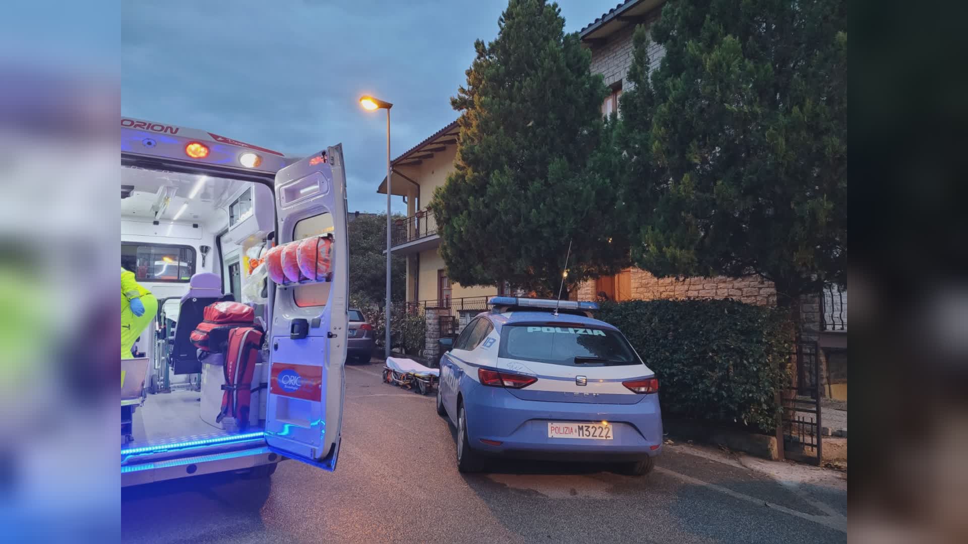 Uomo barricato in casa con coltello. Interviene polizia