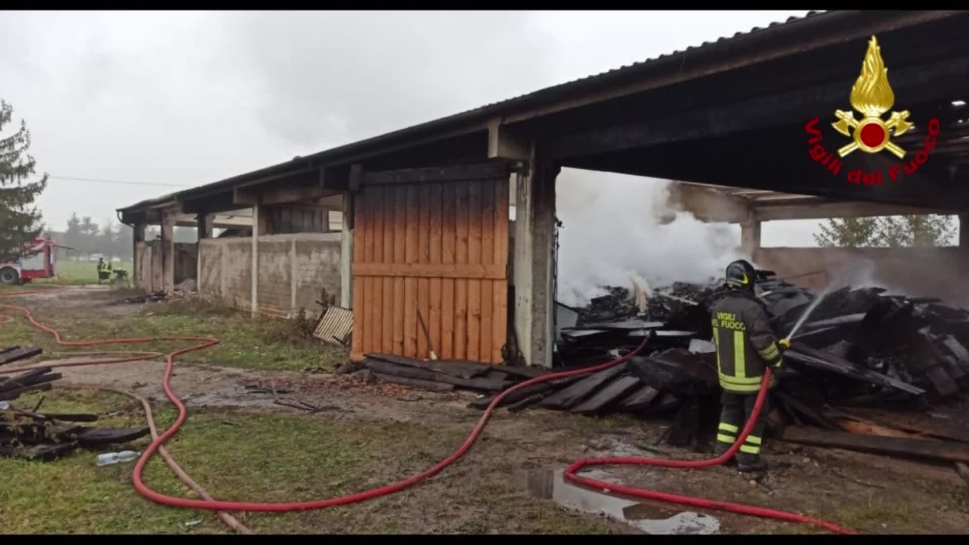 Legnaia a fuoco: proseguono operazioni spegnimento incendio