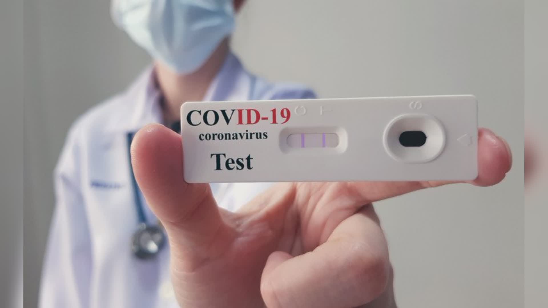 Covid: calo positivi attuali, tasso a 11%. Vaccini 60% terza dose