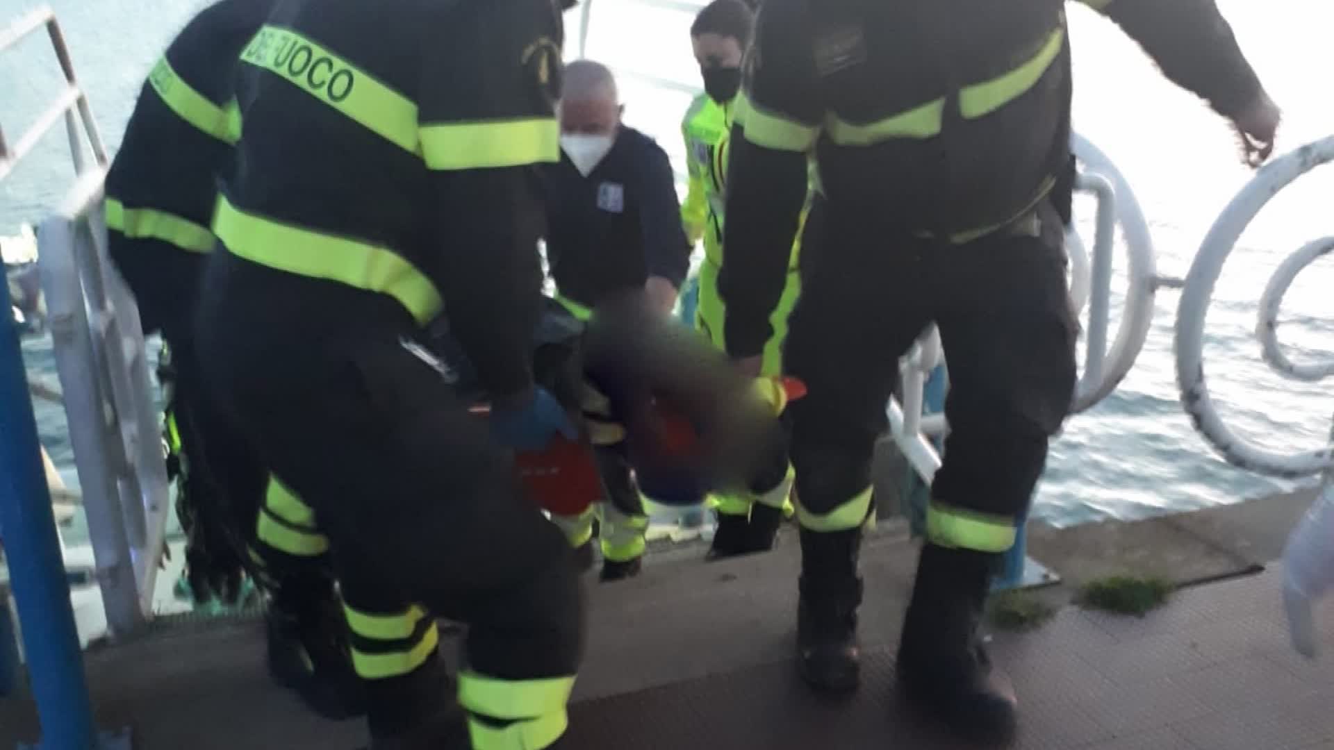 Trovato un uomo morto nel Trasimeno, a San Feliciano