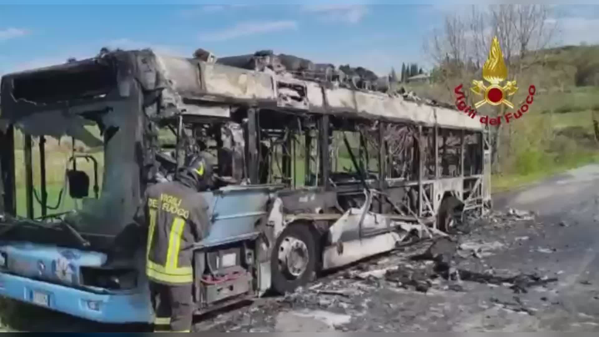 Incendio di un autobus sulla Sp 344 tra Ponte della Pietra e Marsciano