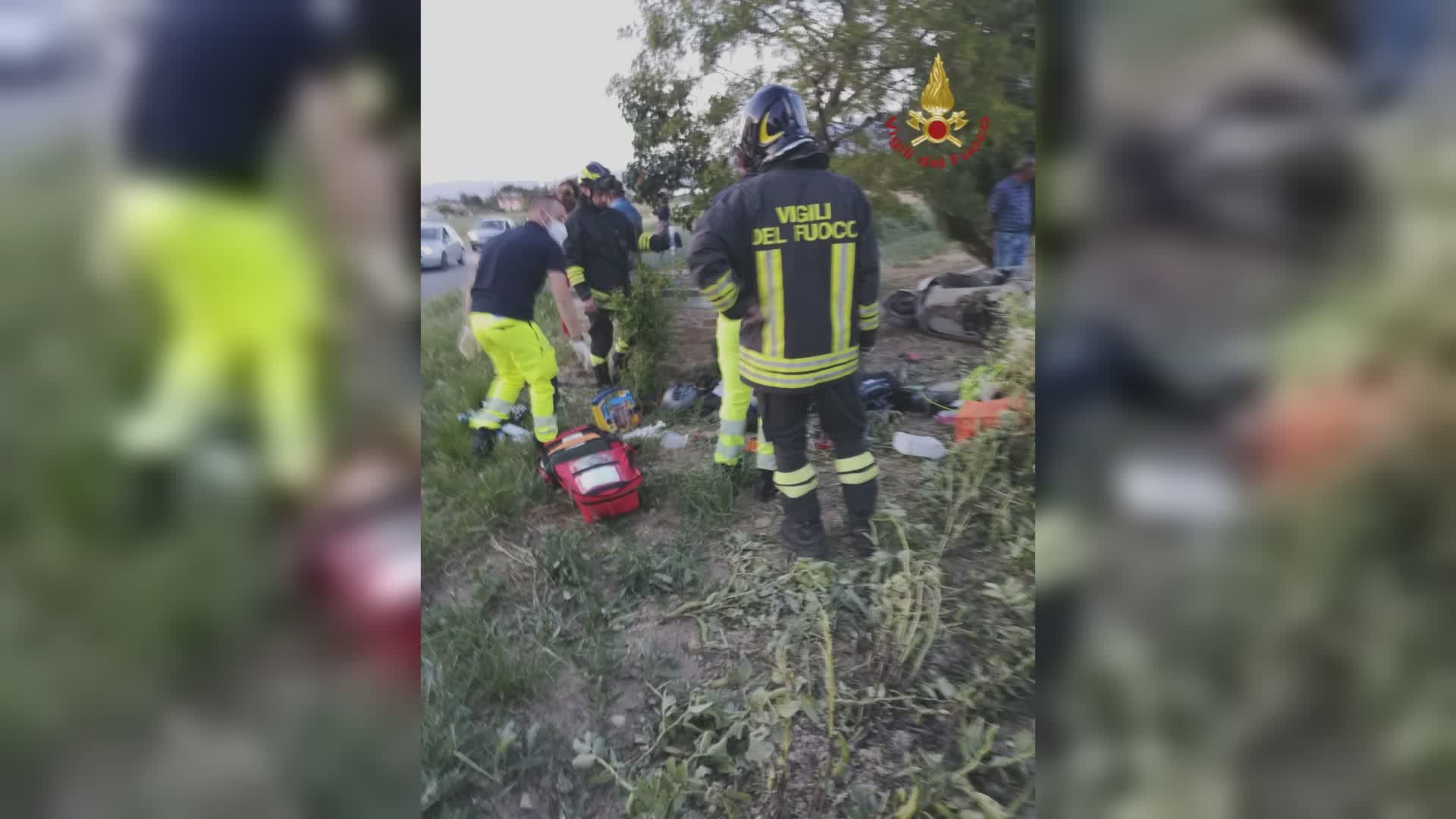 Scooter fuori strada sulla Sp410, muore un ragazzo