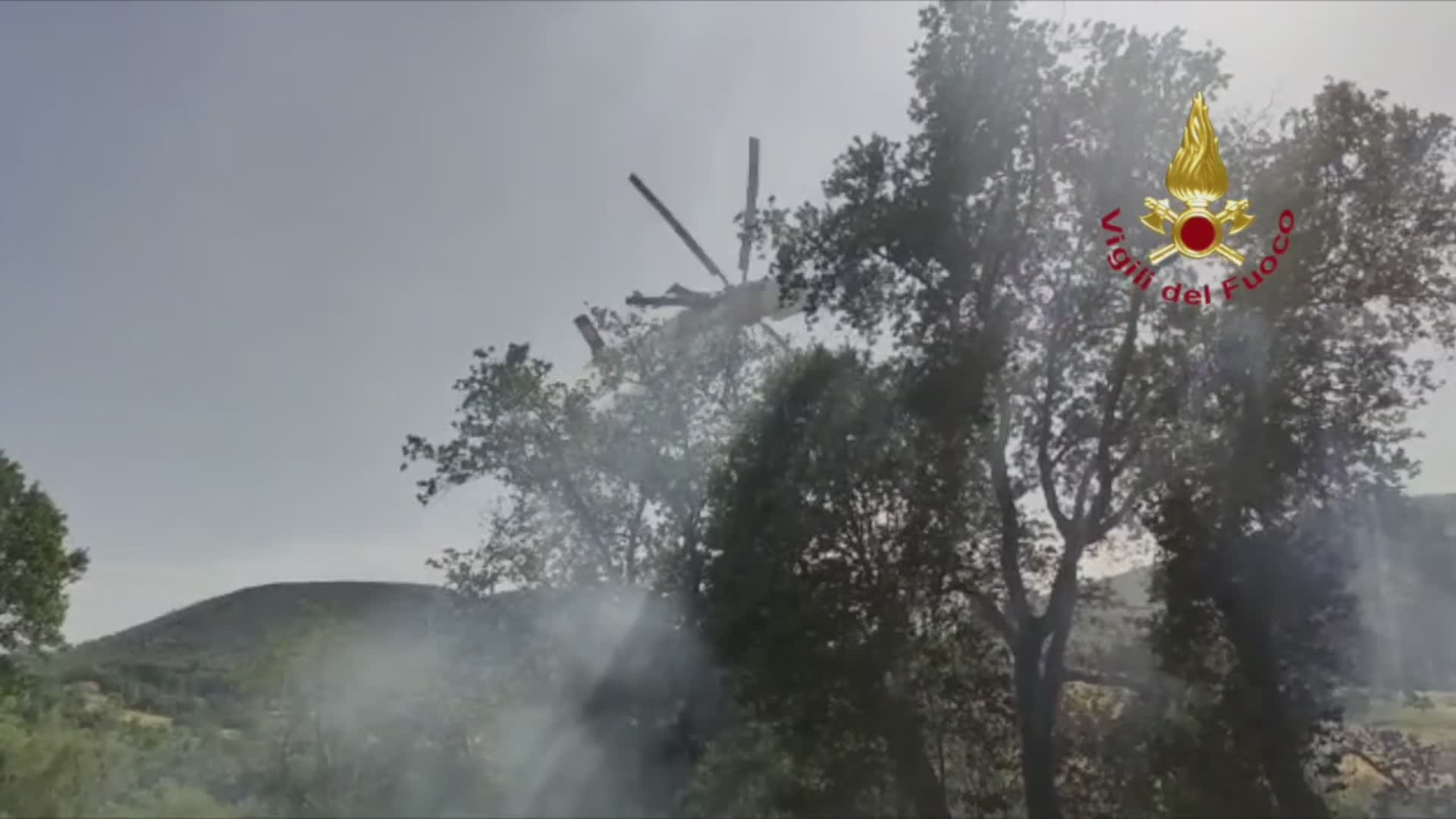 Ancora in corso lo spegnimento dell’incendio a "La Quercia"