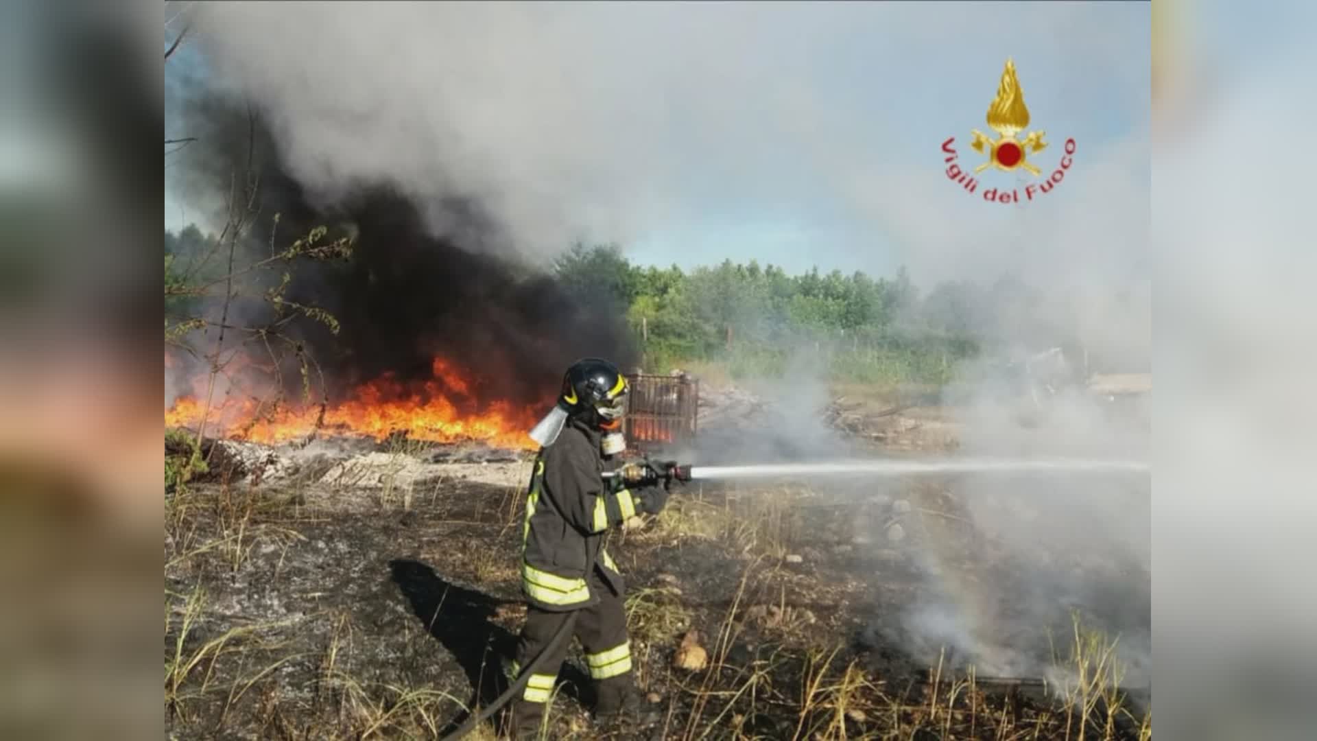 Incendi, Vvf al lavoro per diversi roghi in tutta la regione