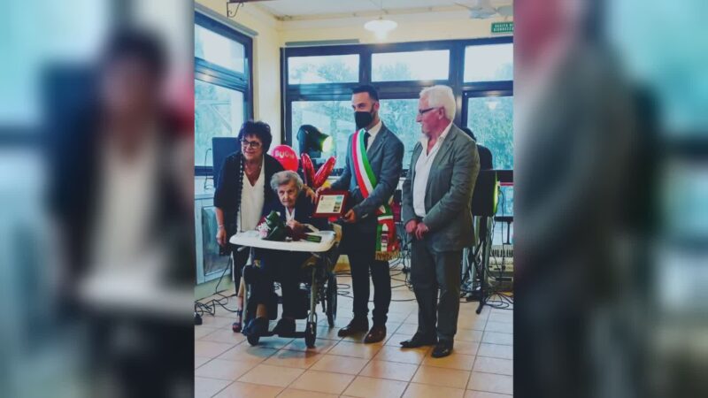 Nonna Ada festeggia 100 anni con il sindaco Bernardini