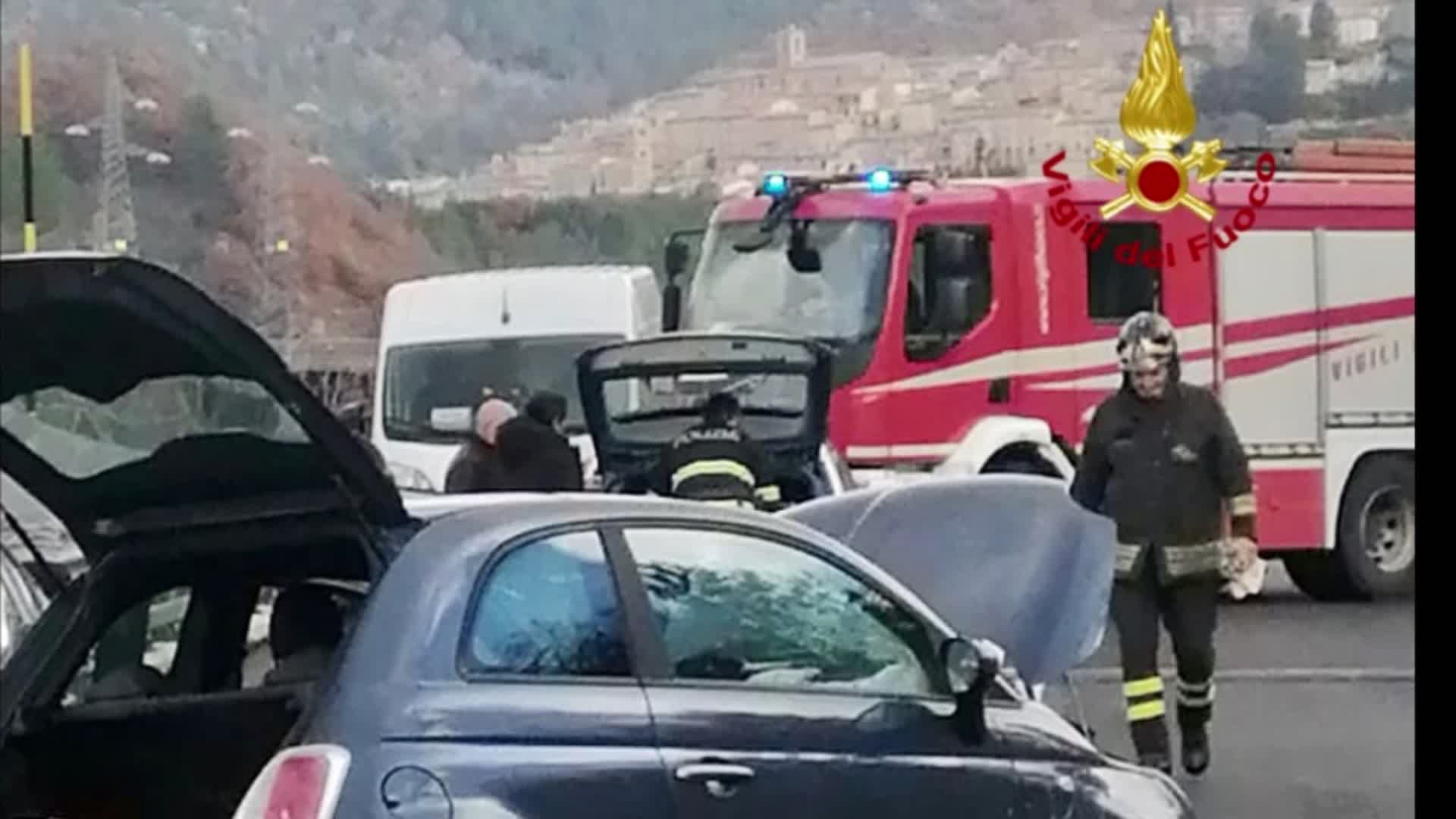 Nocera, incidente sulla Flaminia. Coinvolta donna incinta