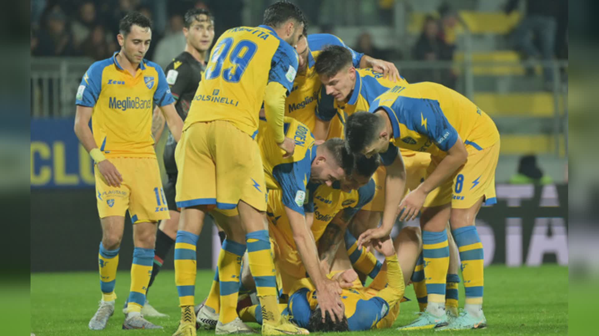 Ternana travolta a Frosinone (3-0), Ciociari campioni d’inverno