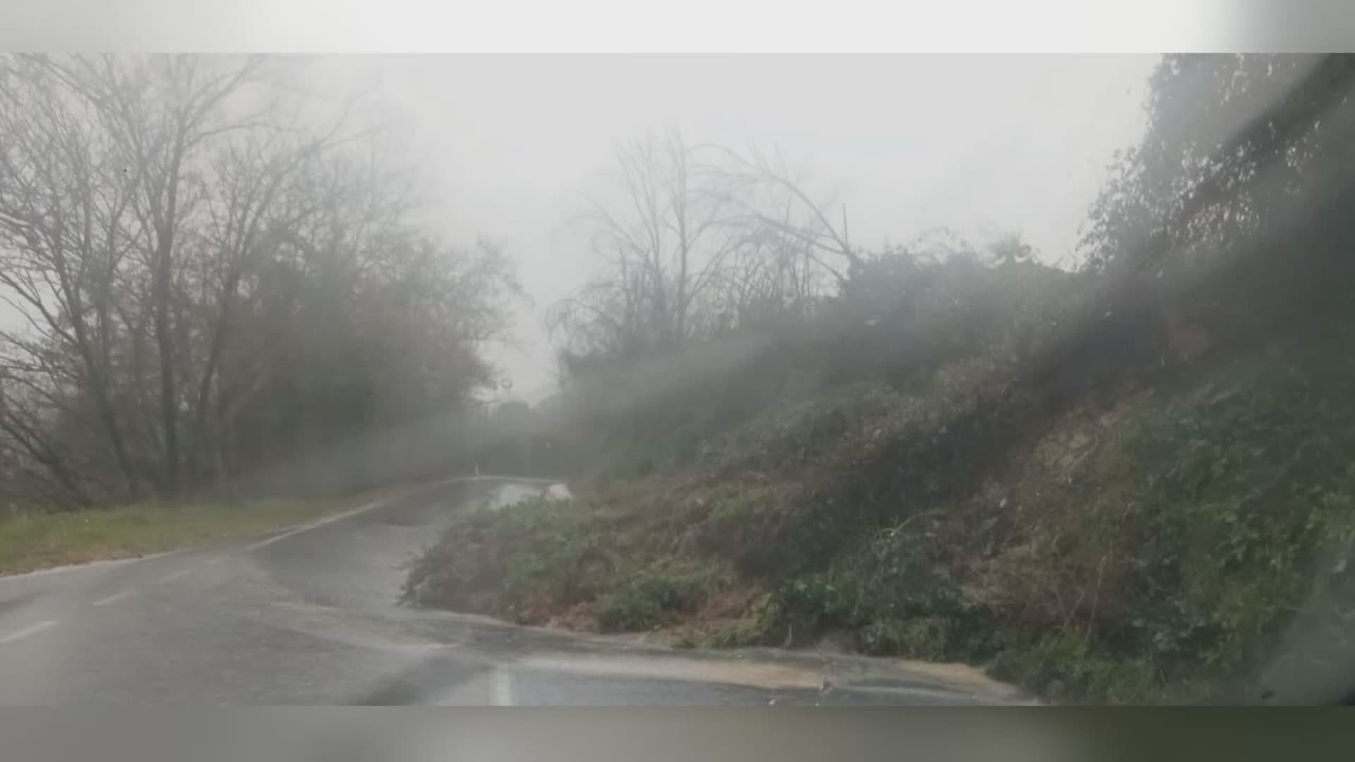 Maltempo, chiusa la Sp4, famiglia bloccata a Spoleto