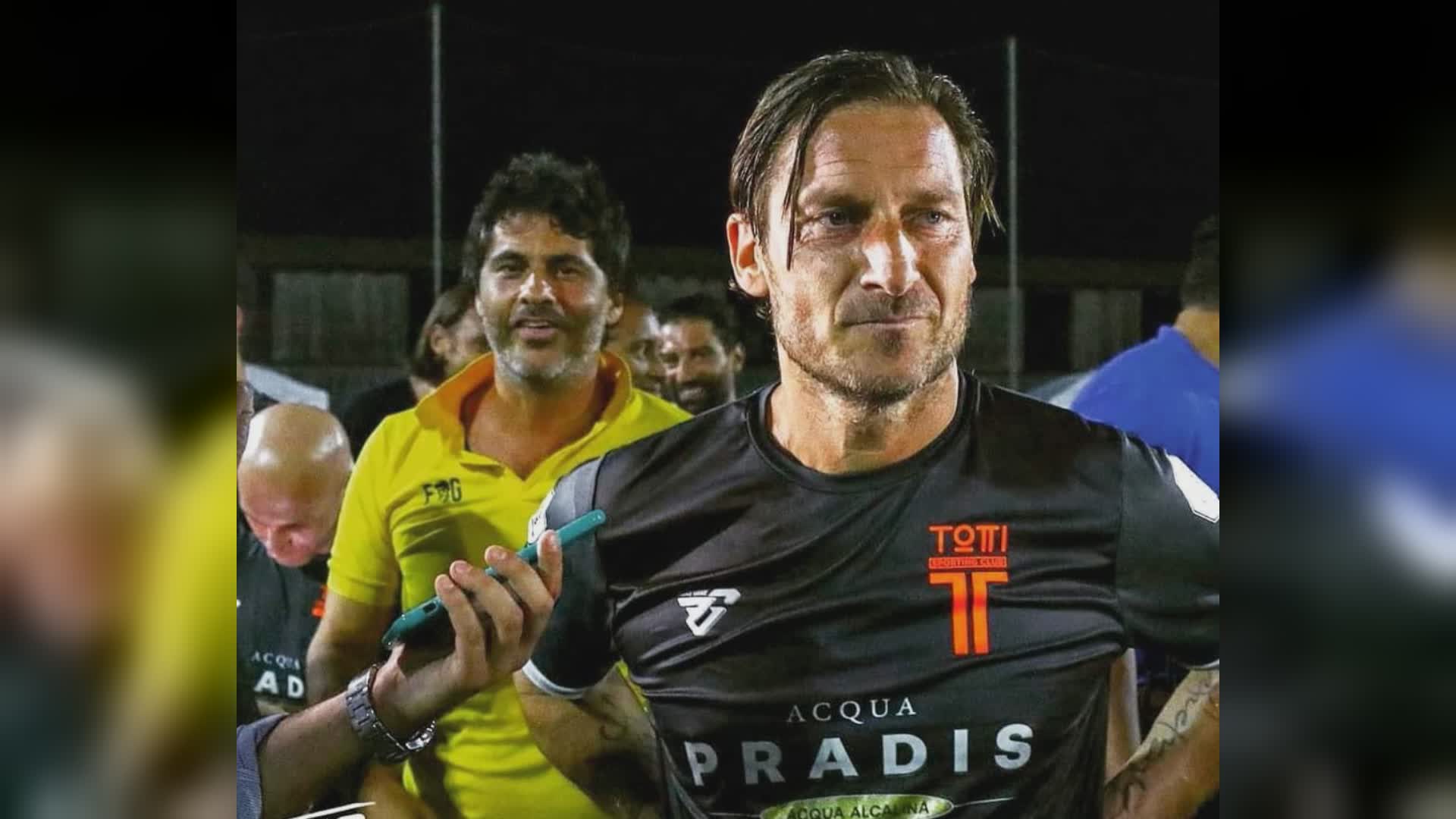 Totti vince scudetto nel Calcio8: la sua  squadra veste Frankie Garage