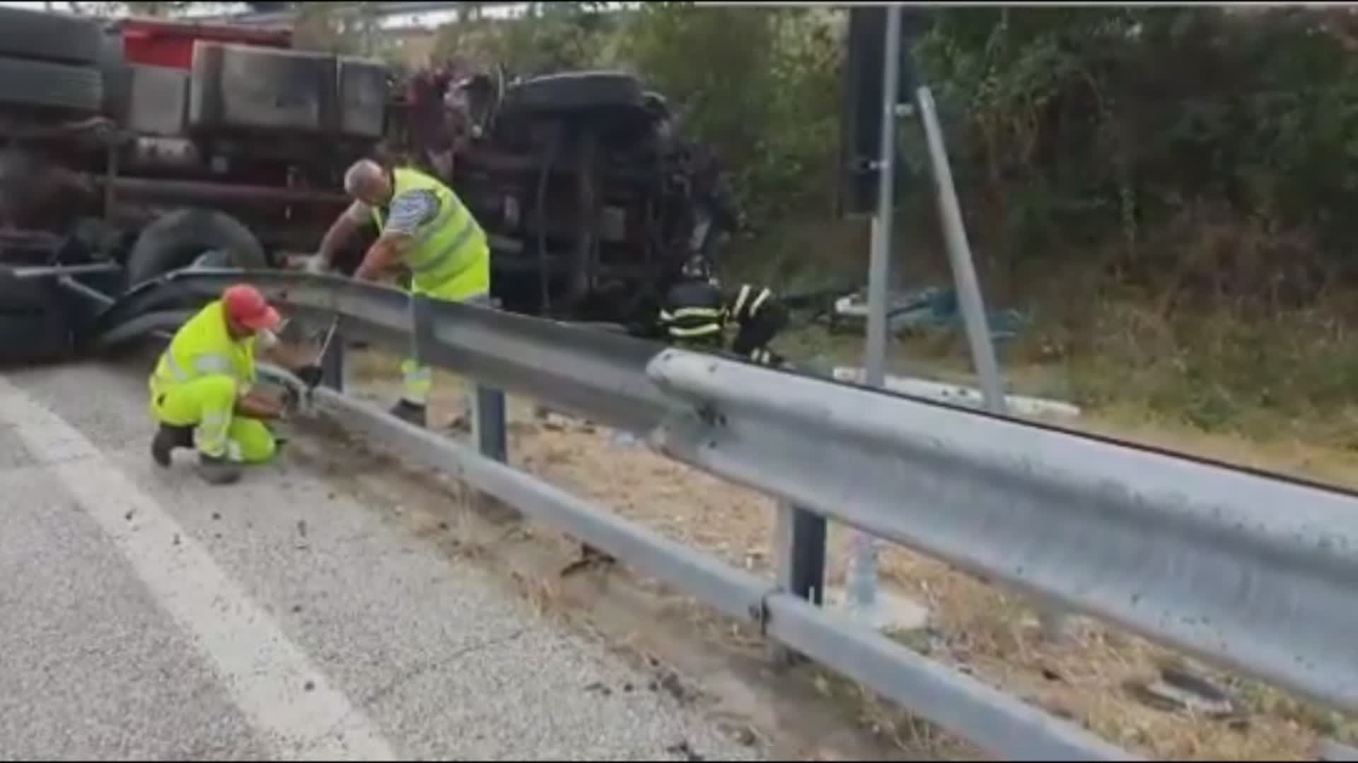 Incidente raccordo Perugia-Bettolle, morto camionista