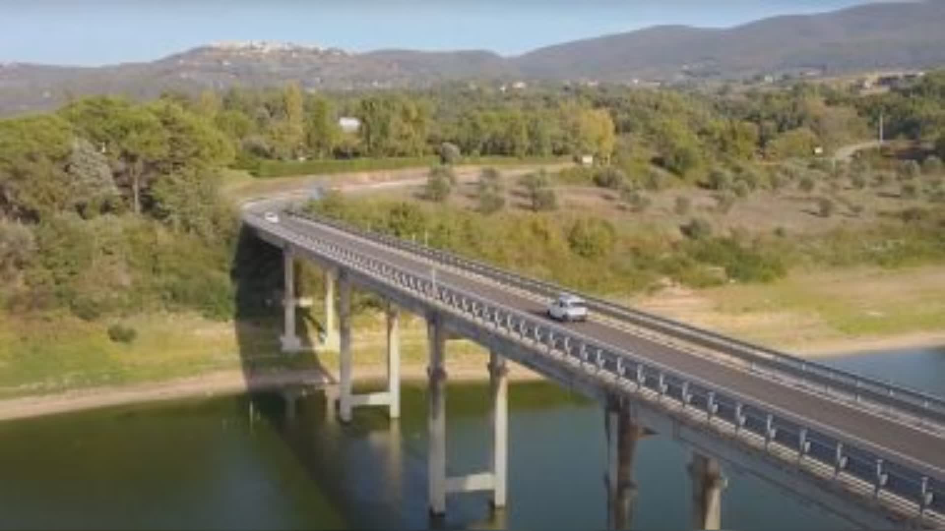 Baschi, giovedì riapre il ponte che attraversa il lago di Corbara
