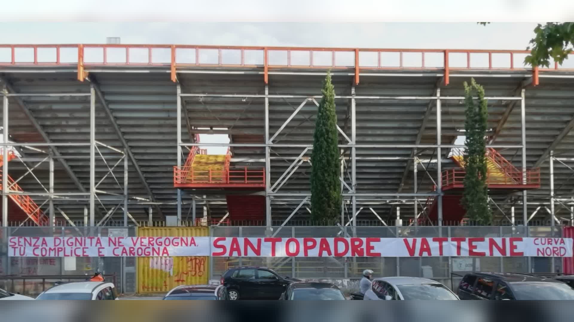 Grifo, altro striscione allo stadio contro presidente Santopadre