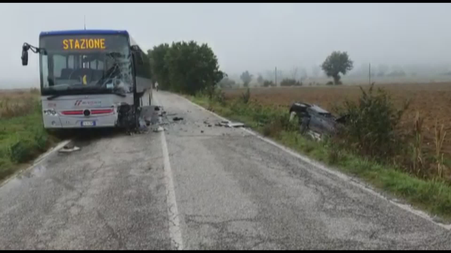 Scontro tra auto e pullman a Solomeo, un ferito grave