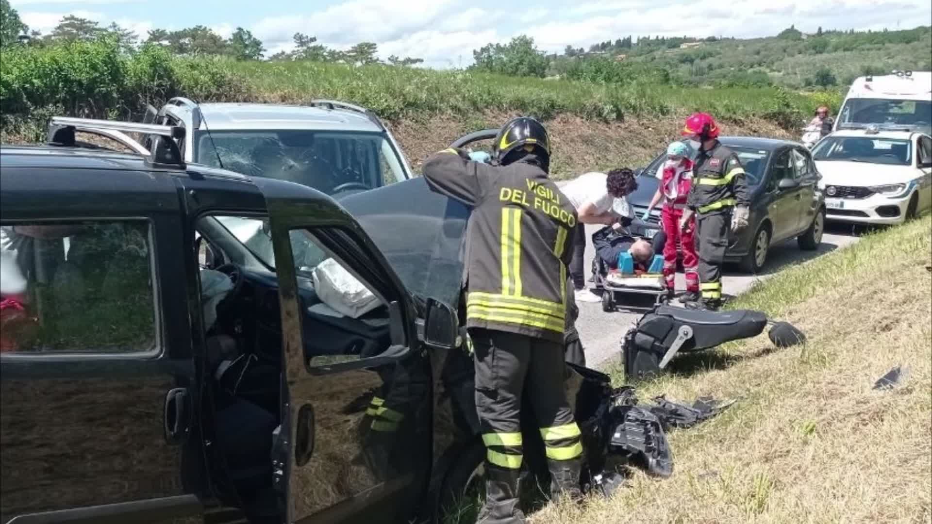 Incidente a Ponte della Pietra, tre feriti, per fortuna non gravi