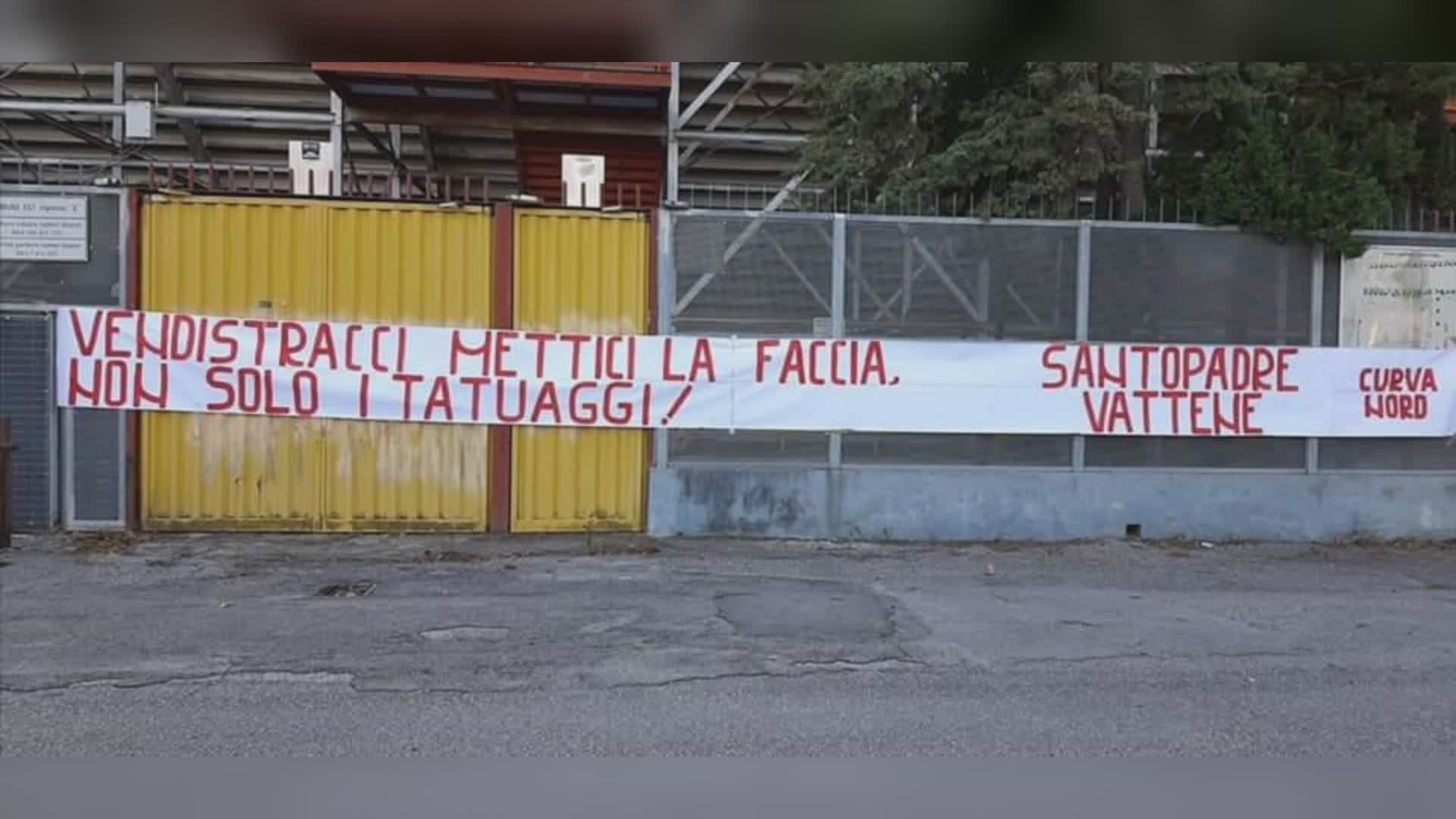 Perugia: altro striscione contro Santopadre