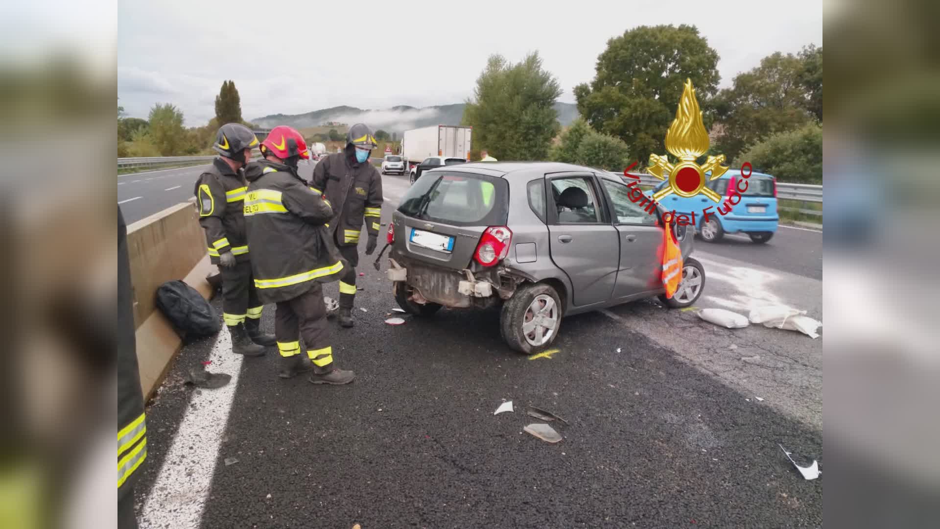 Incidente Perugia-Ancona, tre auto e un camion. Feriti lievi