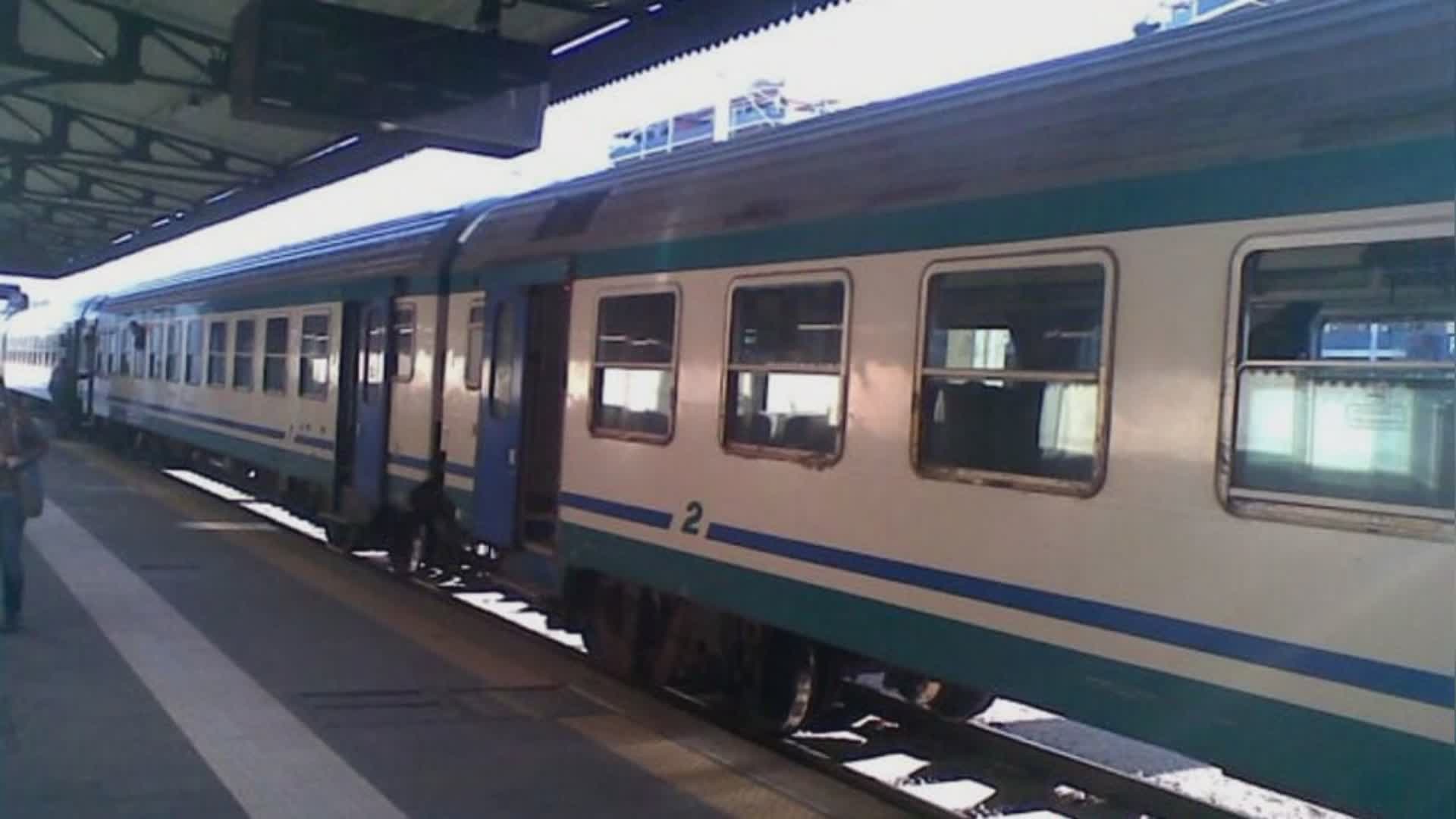 Positiva al Covid viaggia in treno. Polfer la denuncia