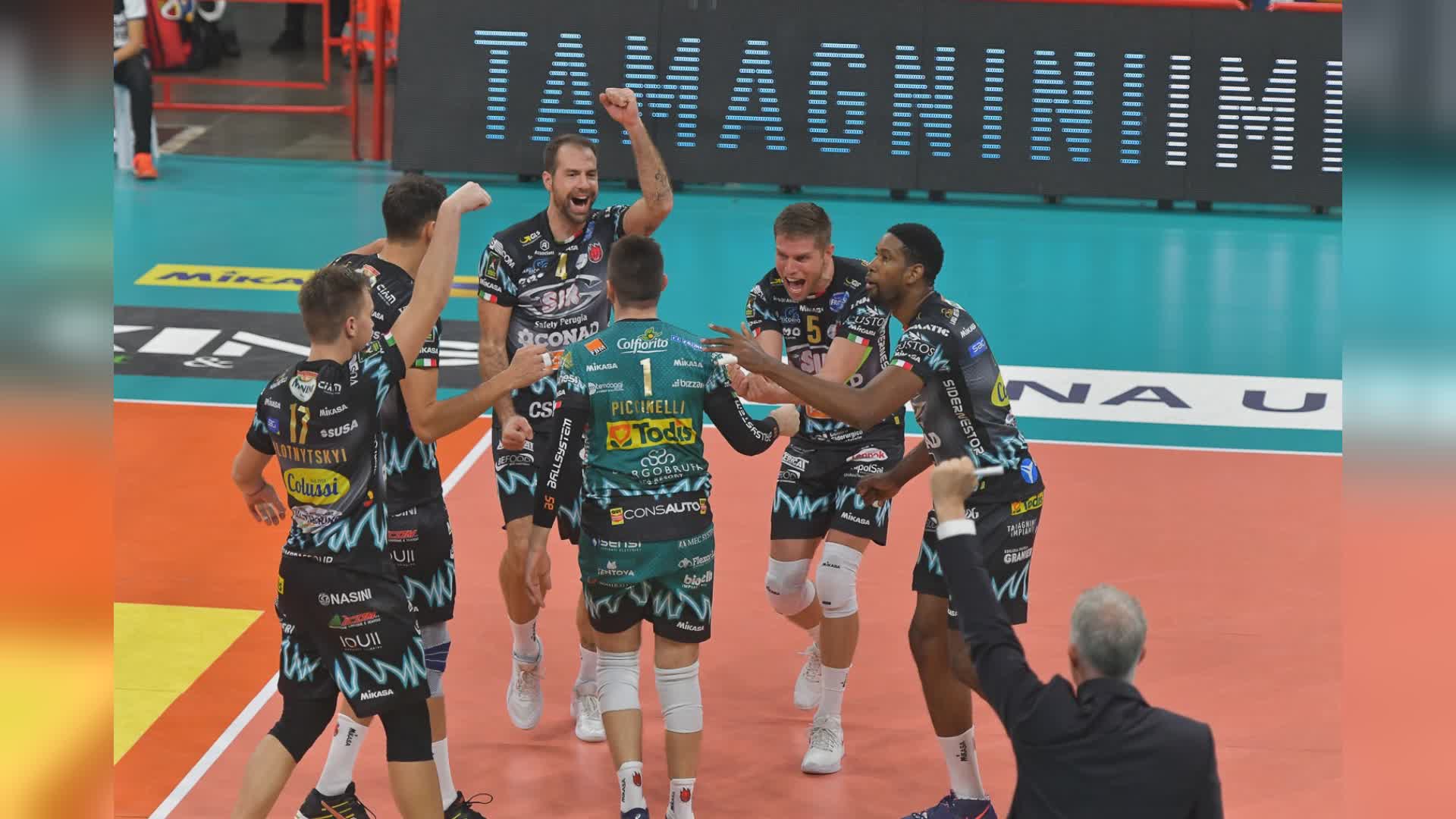 Settima vittoria per la Sir (3-0); Bartoccini ko a Bergamo (3-1)