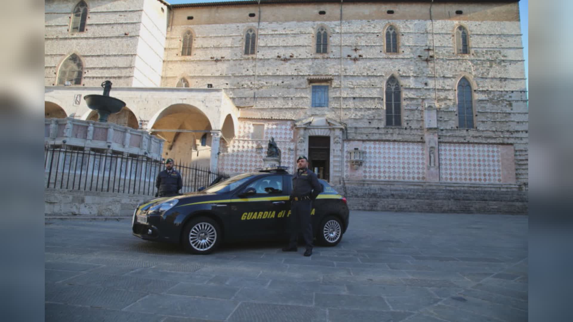 Viaggiava con tre chili di hashish. Arrestato da Gdf