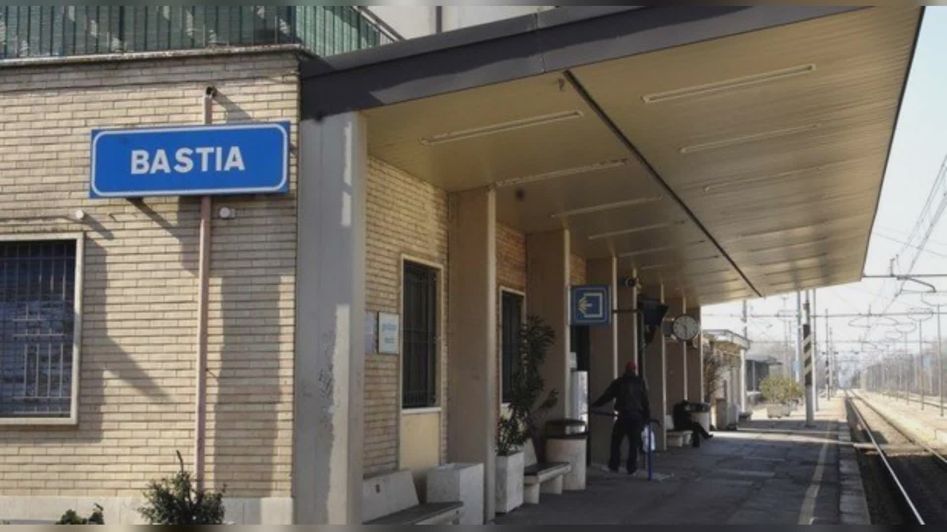 Muore a 57 anni investita da un treno a Bastia Umbra