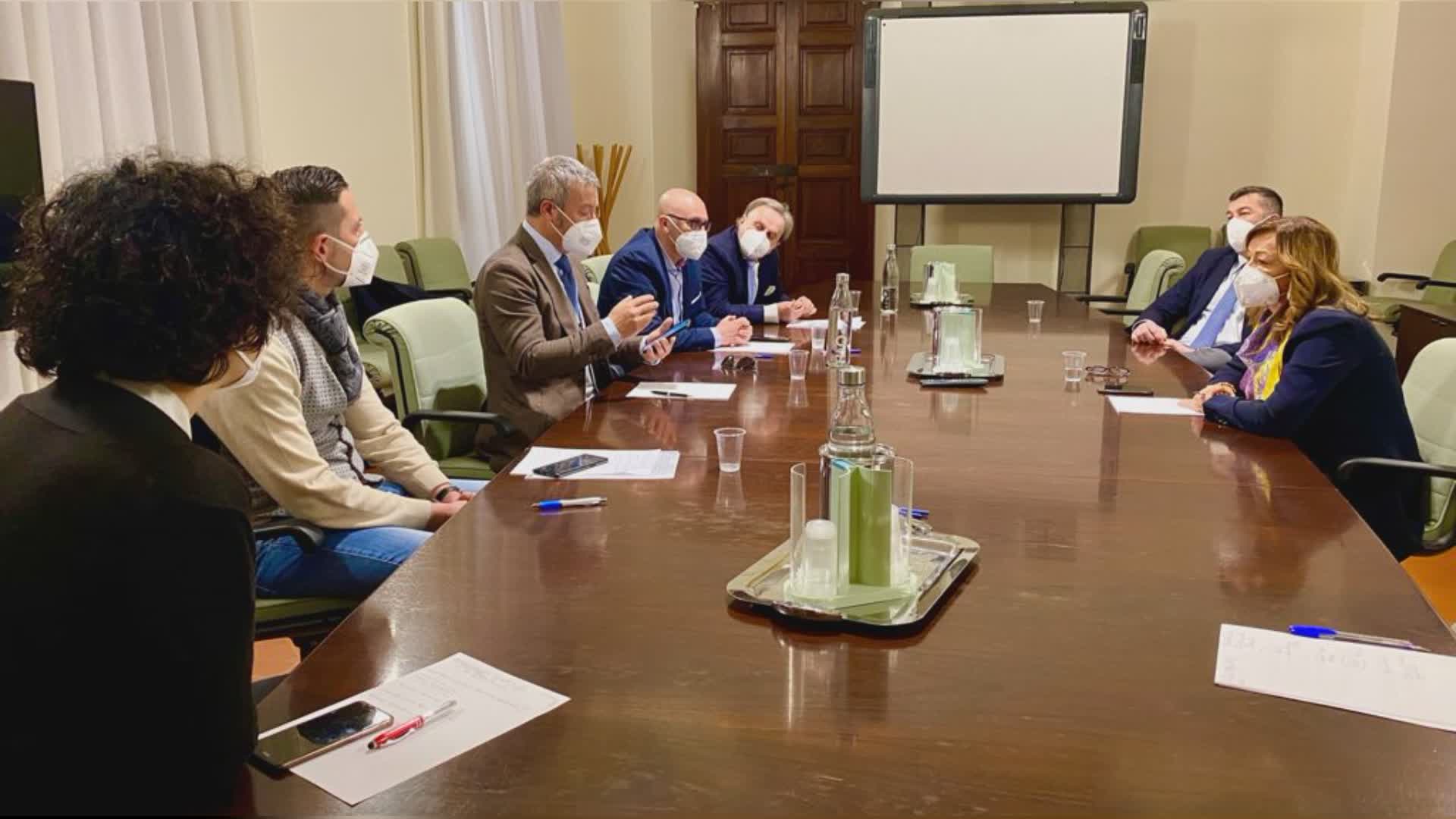 Commercio, incontro a Palazzo Donini Tesei-operatori