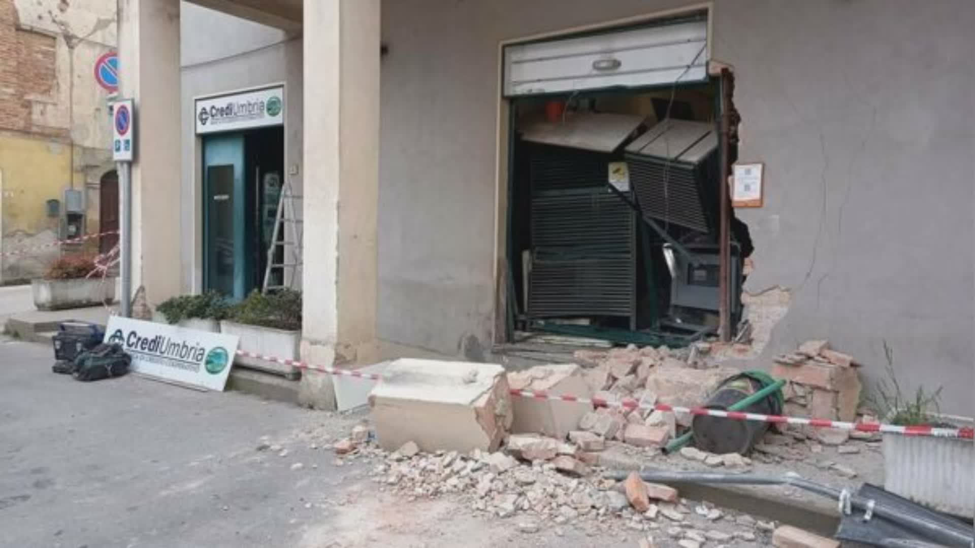 Altro assalto al bancomat, sfondato muro della Bcc