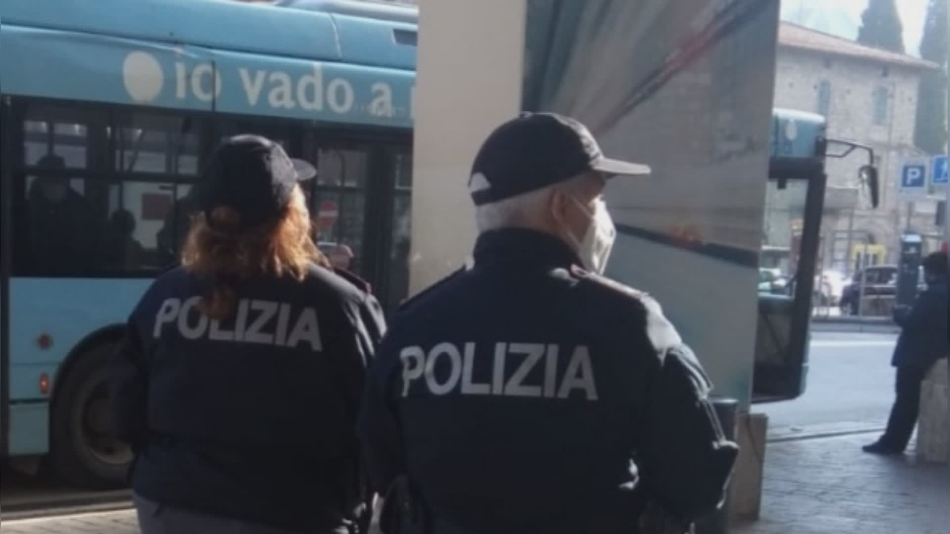 Festa clandestina, interviene Polizia in abitazione di via Angeloni