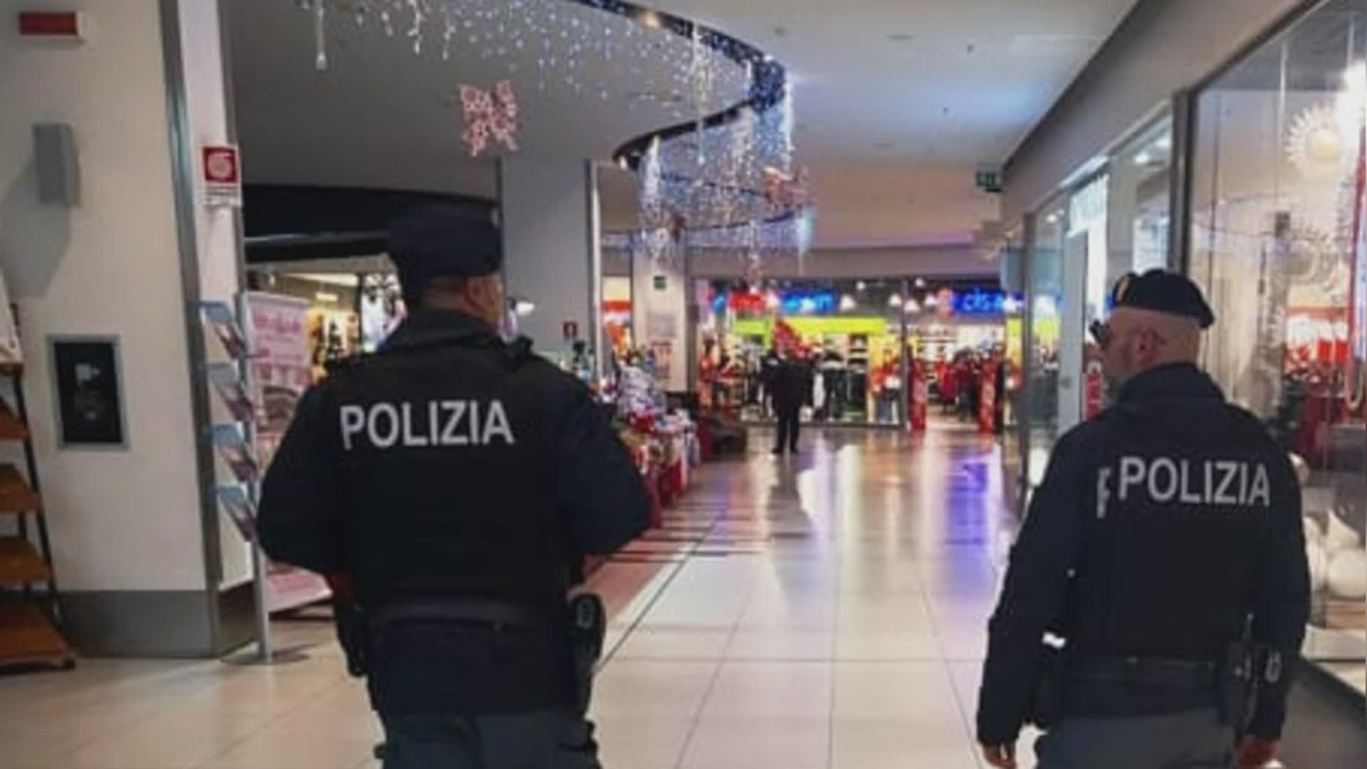 Era positiva e in isolamento ma faceva shopping: denunciata