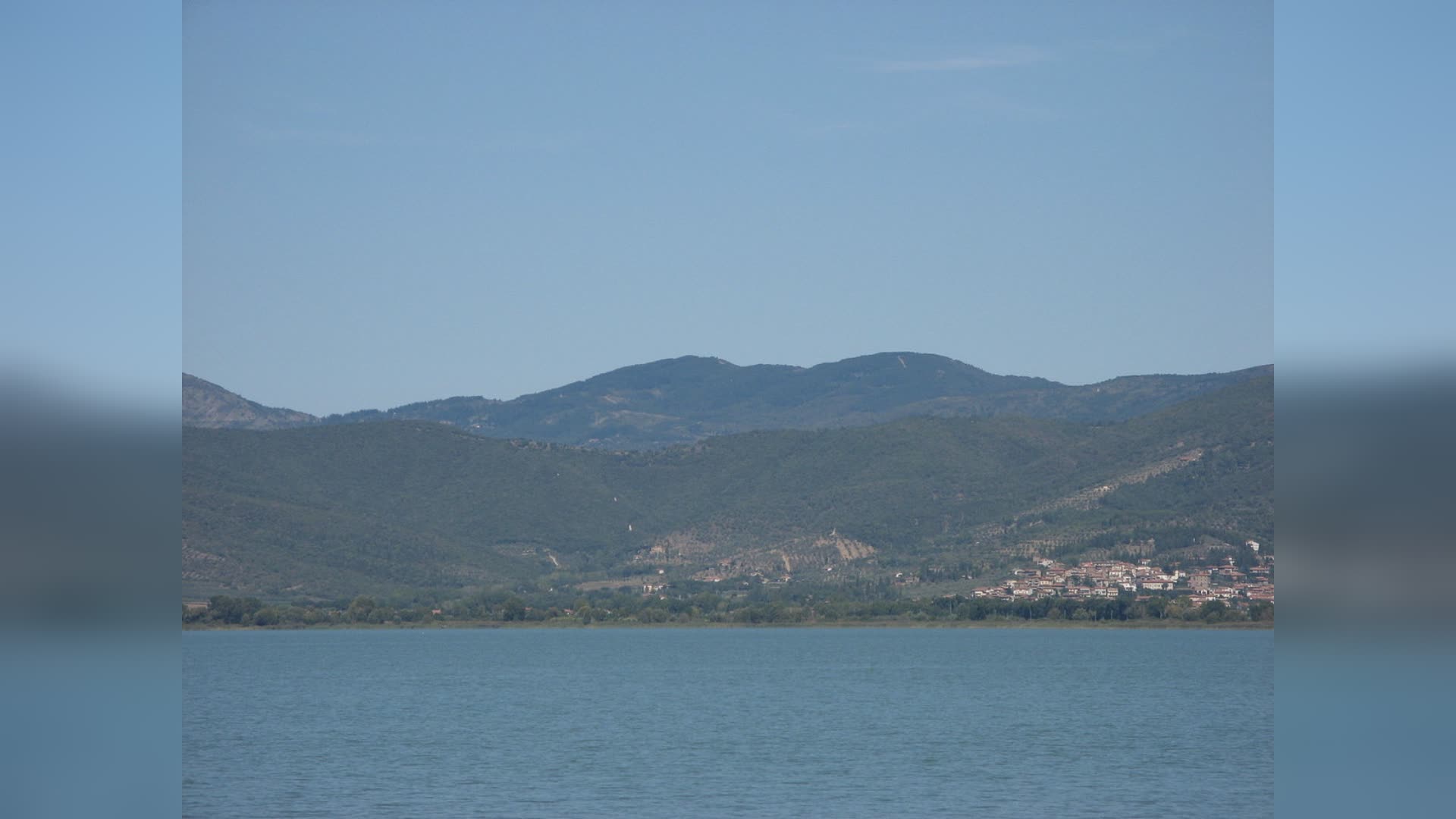 Trasimeno, bagnante trova bomba a mano della guerra mondiale