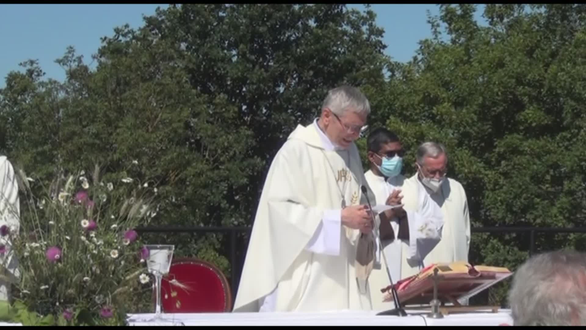 Una messa davanti all’Ospedale per commemorare le vittime del Covid