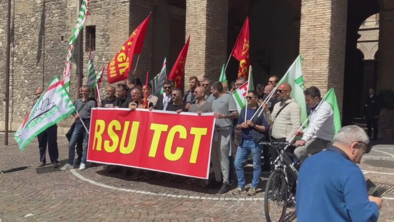 TCT, contro i 51 licenziamenti sit in davanti Palazzo Spada