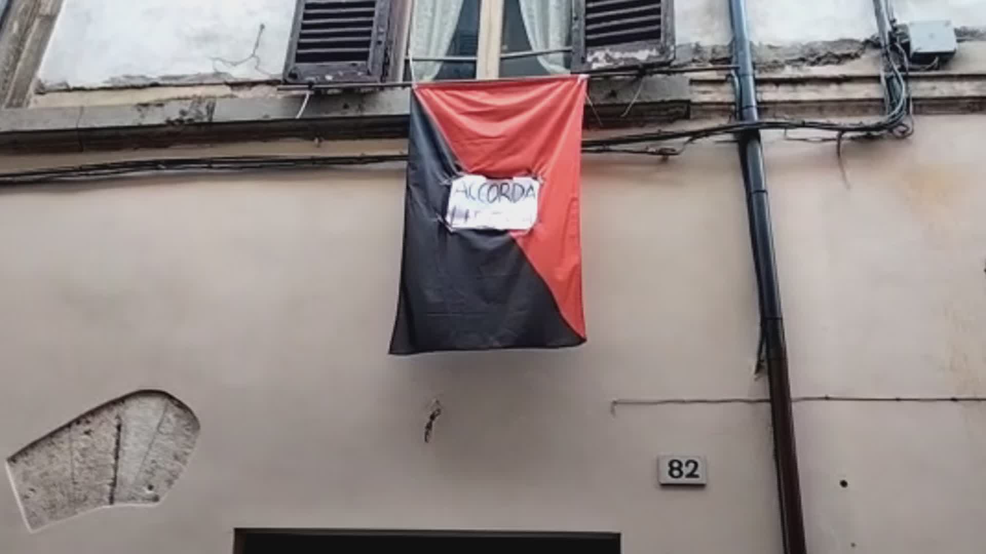 Youtumbria: ancora problemi all’Accolta e spuntano striscioni in città