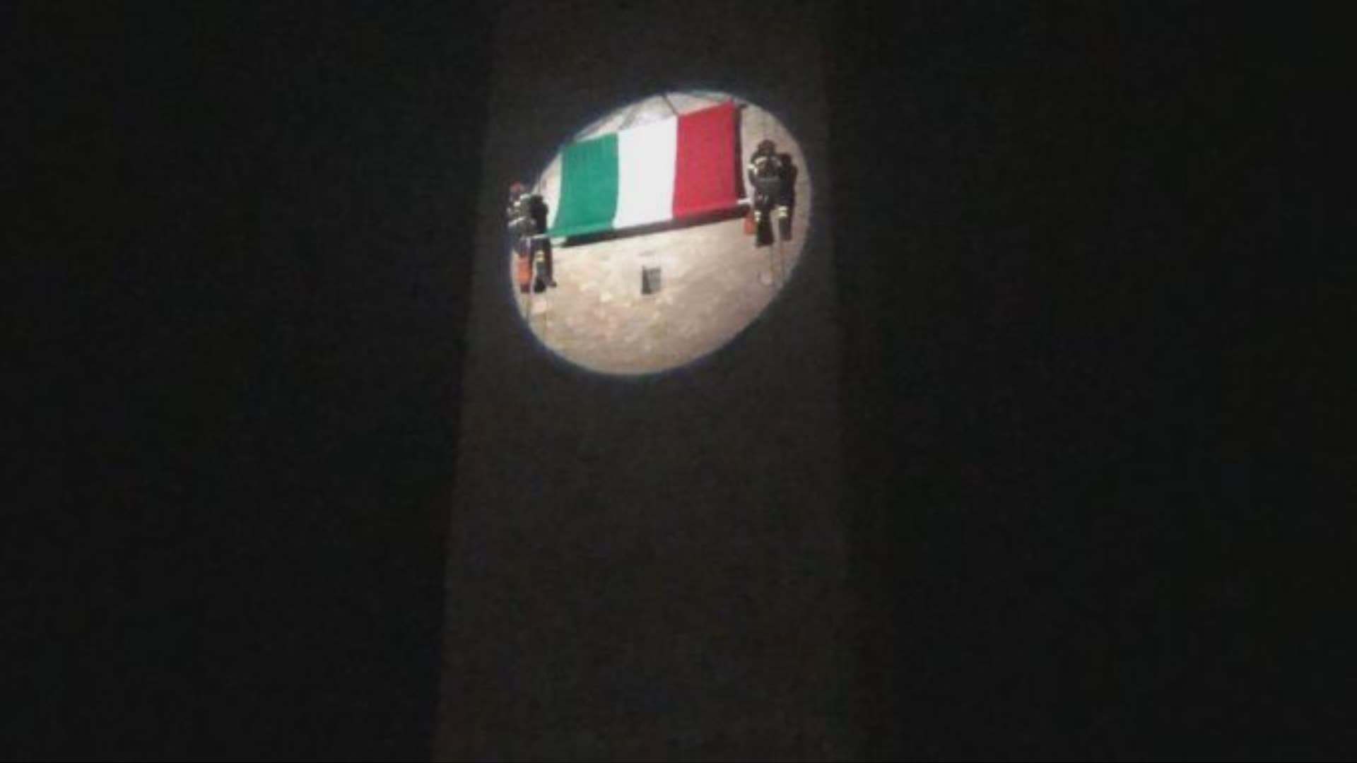 Verso celebrazioni del 2 giugno: torre civica con tricolore