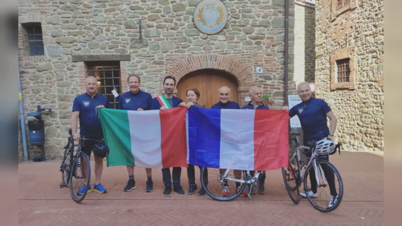 Mille chilometri in bici per celebrare il gemellaggio con Fontaines