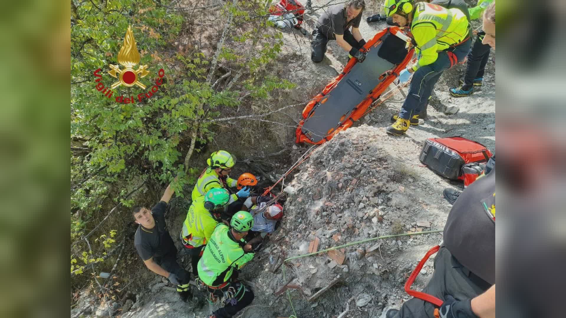 Ciclista finisce in un dirupo, trasportato all’ospedale in elisoccorso