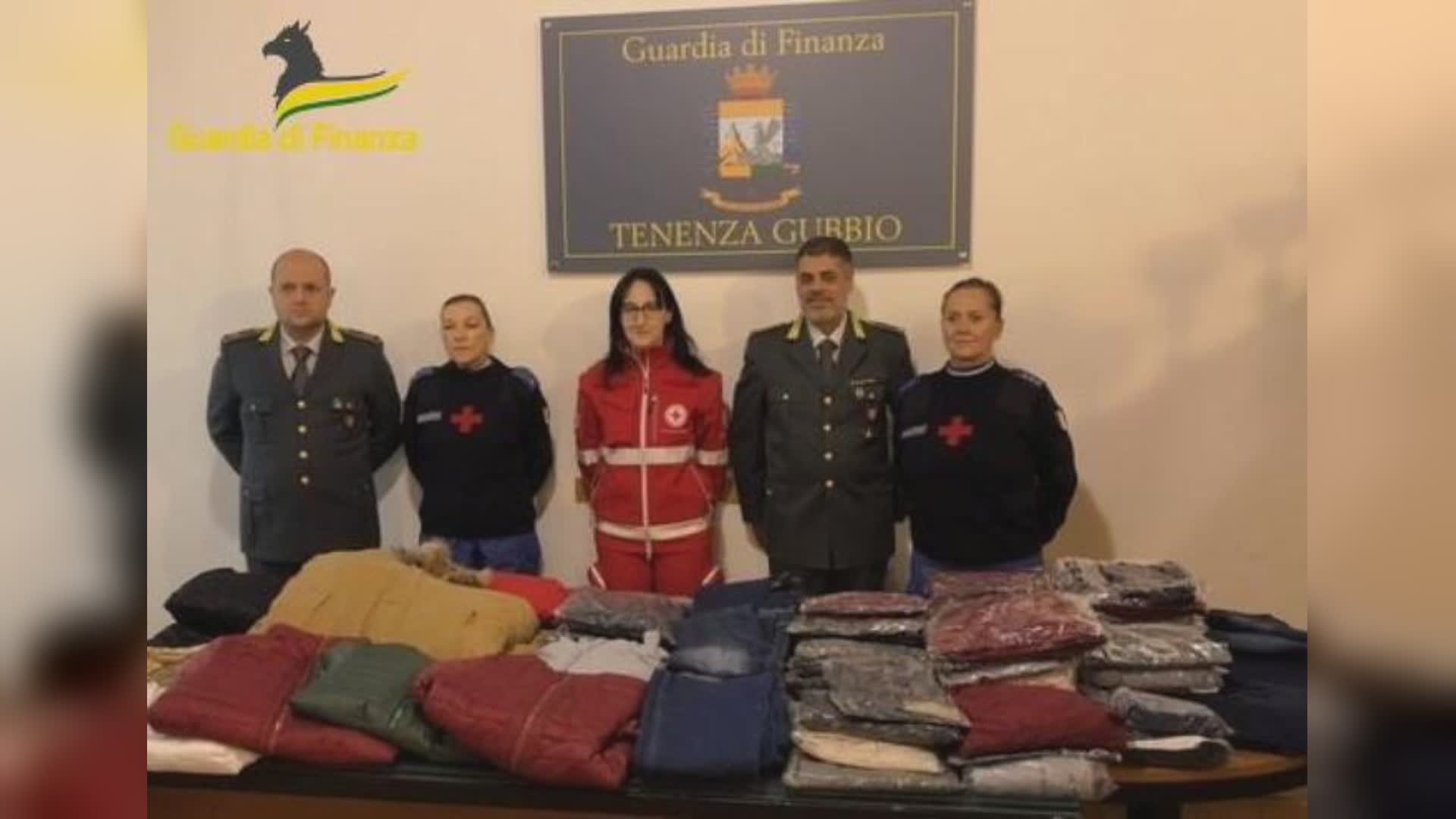 GdF dona abiti sequestrati a Croce Rossa per indigenti