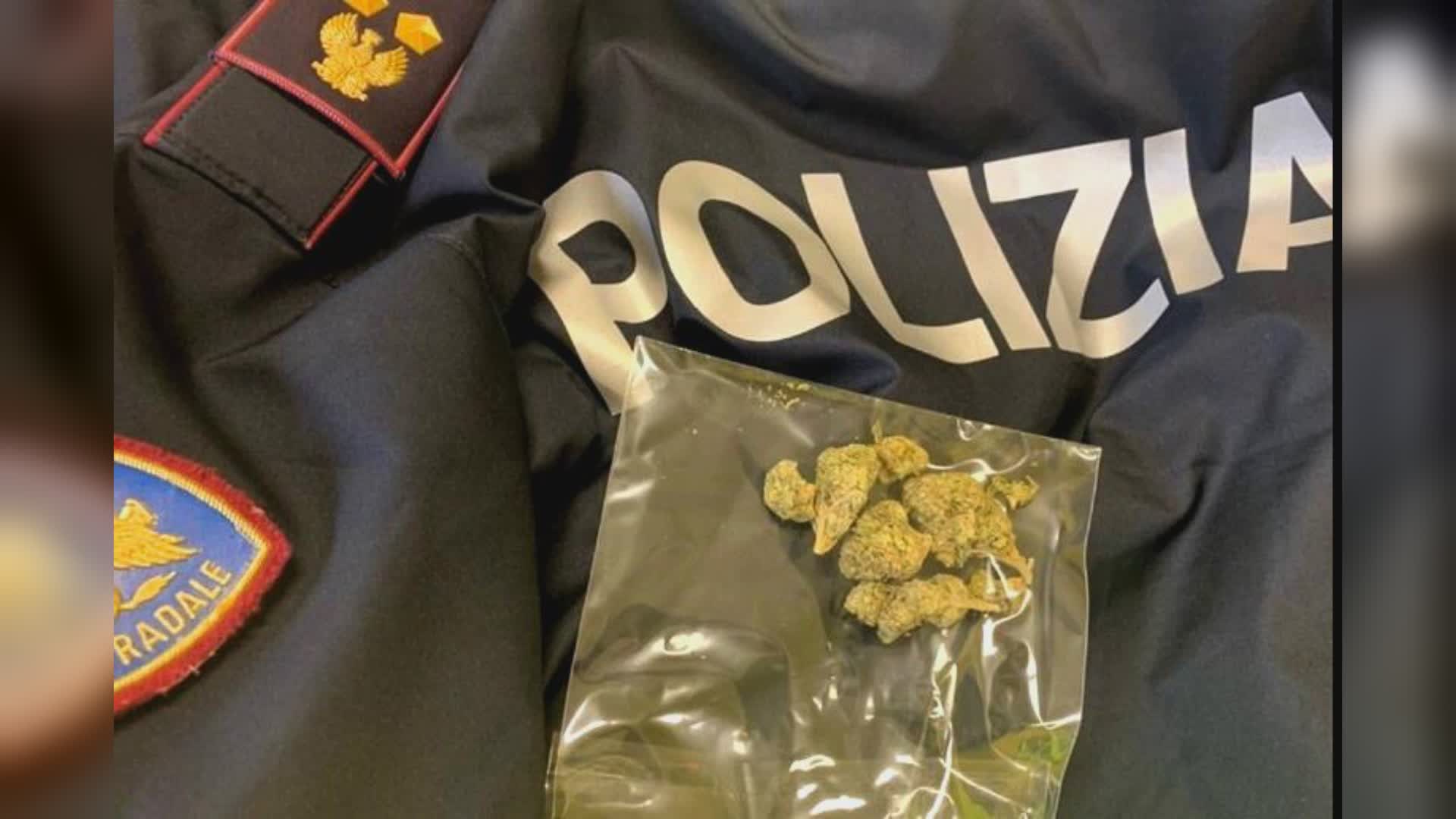 In panne sull’A1, polizia interviene e scopre della droga