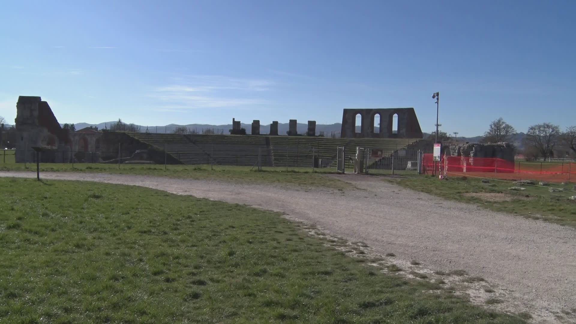 Nuova area sgambatura cani al Teatro Romano: lavori in corso