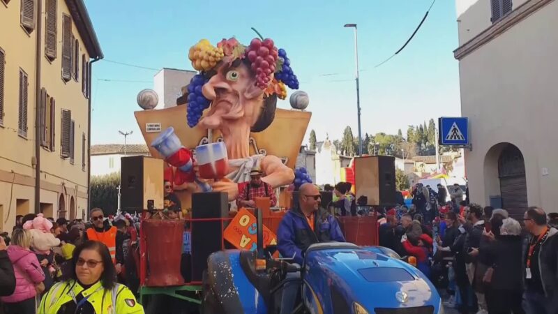 Continua il Carnevale: ultima sfilata carri di Sant’Eraclio