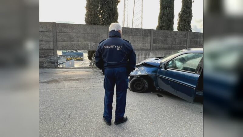 Auto contro muro dell’Ast: ferita la conducente