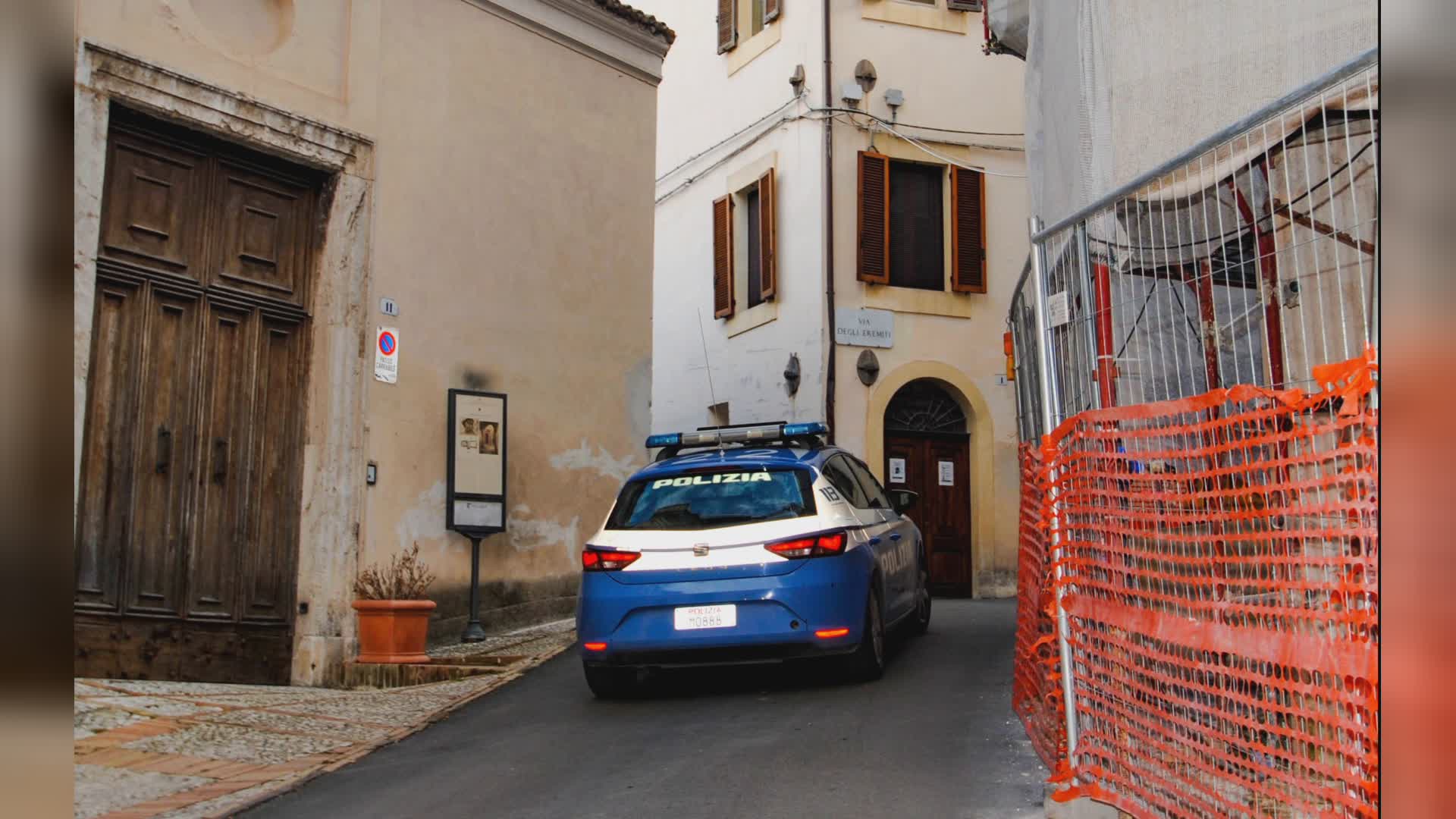 Aggressione e minacce verso agenti polizia, arrestato