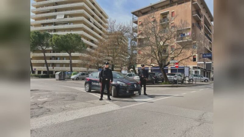Quasi un chilo di hashish in casa: arrestato 23enne italiano