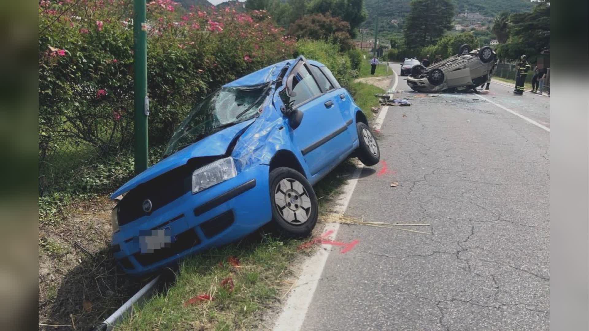 Frontale fra due auto: 5 feriti, due ragazzi in codice rosso