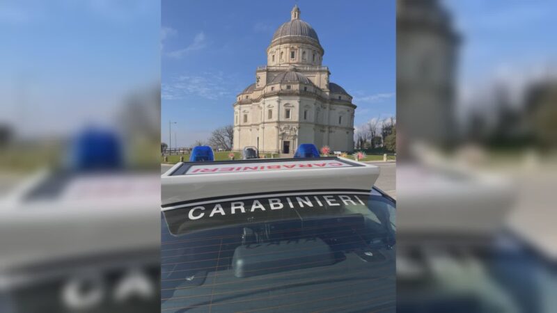 Uomo minaccia il suicidio, salvato dai carabinieri
