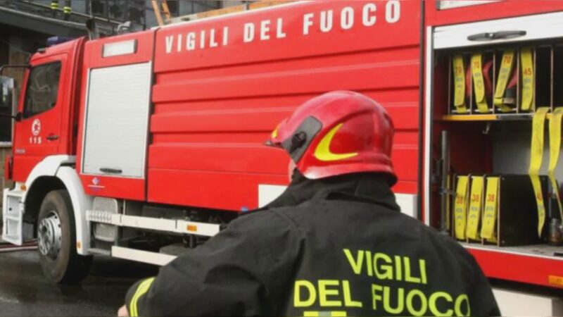 Esplosione palazzina in via Vico: ci sarebbero persone coinvolte