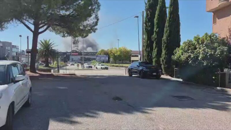 Incendio alla Manini, a fuoco imballaggi di polistirolo