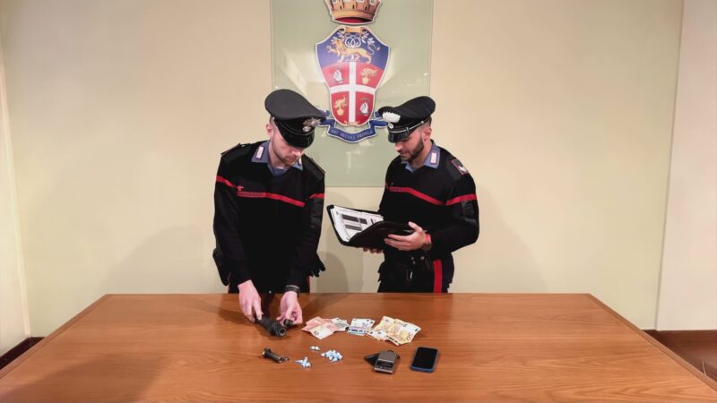 Cocaina in auto di un 21enne a Balanzano: arrestato